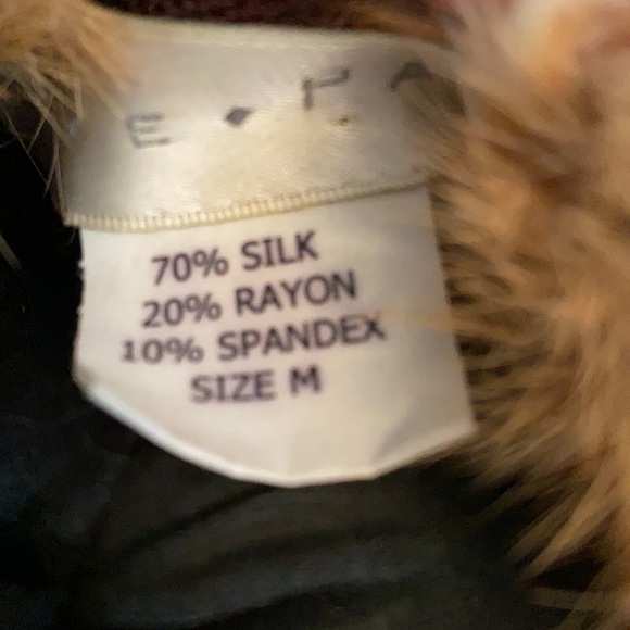 Faux Fur Collar Trim Sweater. Size M - Picture 4 of 4